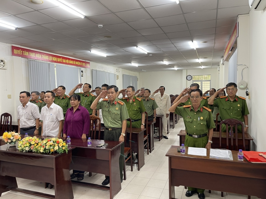 Cần Thơ: Chi hội Cựu CAND phường Ninh Kiều kết nạp hội viên mới