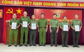 Cần Thơ: Chi hội Cựu CAND phường Ninh Kiều kết nạp hội viên mới