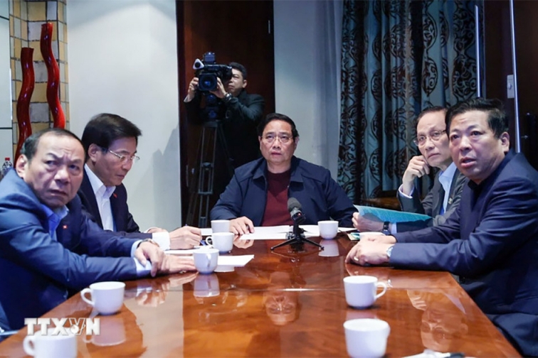 Đang công tác tại Nam Phi, Thủ tướng chủ trì họp trực tuyến chỉ đạo ứng phó với mưa lũ