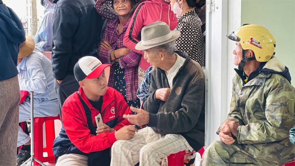 Chung tay vượt qua bão lũ: Toàn Trung và hành trình hướng về Quy Nhơn