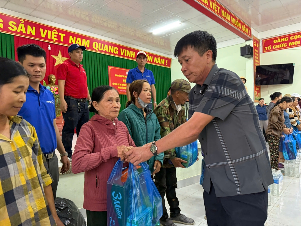 Chung tay vượt qua bão lũ: Toàn Trung và hành trình hướng về Quy Nhơn