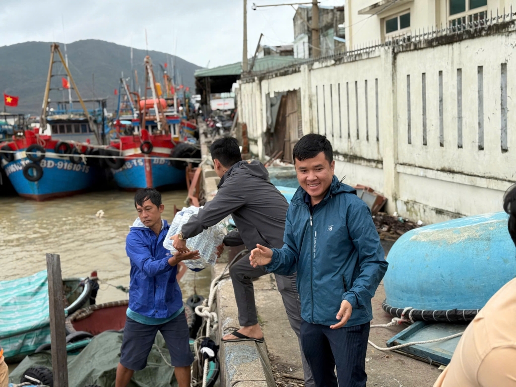 Chung tay vượt qua bão lũ: Toàn Trung và hành trình hướng về Quy Nhơn