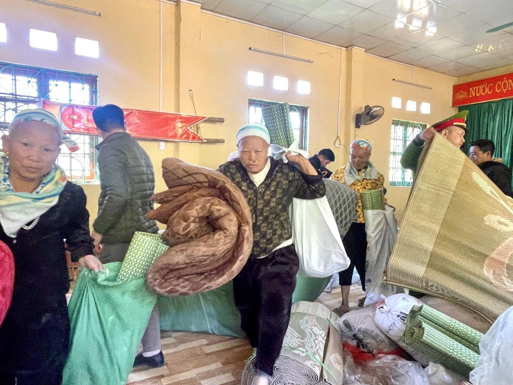 Hơn 250 phần quà  đến với người nghèo xã Phan Thanh, Cao Bằng