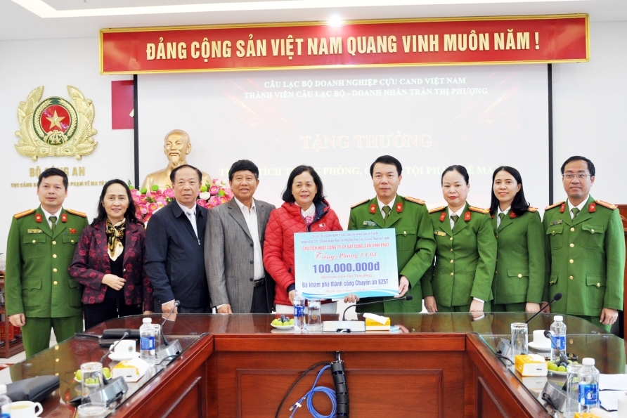 CLB Doanh nghiệp Cựu CAND Việt Nam tặng thưởng đơn vị thực hiện chuyên án ma túy 825T