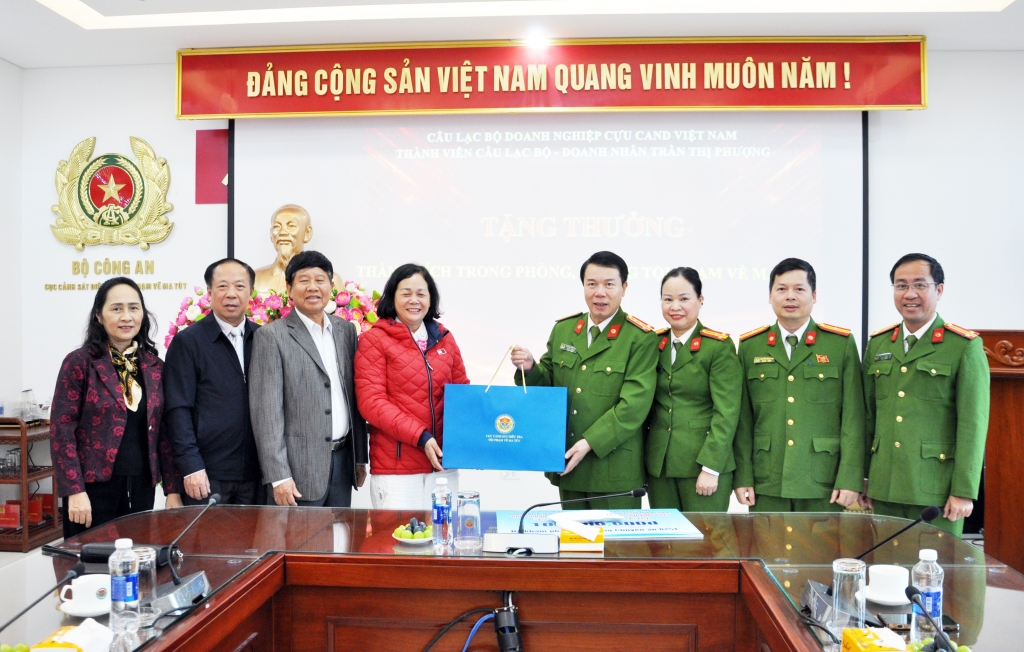 CLB Doanh nghiệp Cựu CAND Việt Nam tặng thưởng đơn vị thực hiện chuyên án ma túy 825T