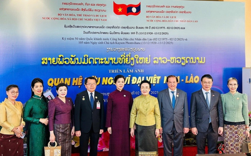 Phu nhân Ngô Phương Ly dự Khai mạc Tuần phim Việt Nam và Triển lãm ảnh Việt Nam-Lào -0