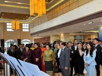 Phu nhân Ngô Phương Ly dự Khai mạc Tuần phim Việt Nam và Triển lãm ảnh Việt Nam-Lào