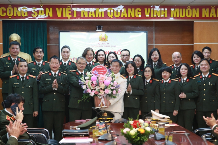 Công bố Quyết định về công tác cán bộ tại Cục Truyền thông CAND và Cục Khoa học, Chiến lược và Lịch sử Công an