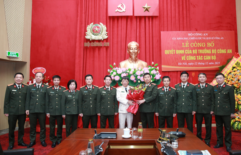 Công bố Quyết định về công tác cán bộ tại Cục Truyền thông CAND và Cục Khoa học, Chiến lược và Lịch sử Công an -0