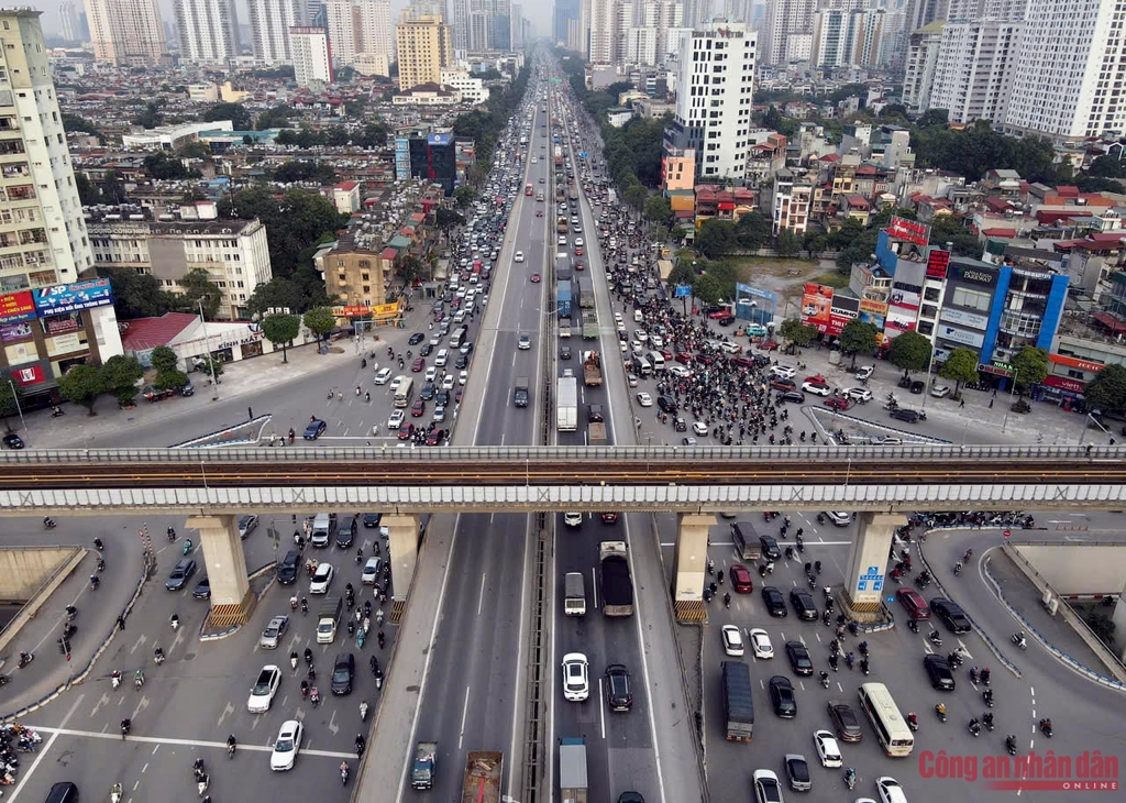 Hơn 1.800 camera AI ở Hà Nội hoạt động, người dân tham gia giao thông trật tự hơn