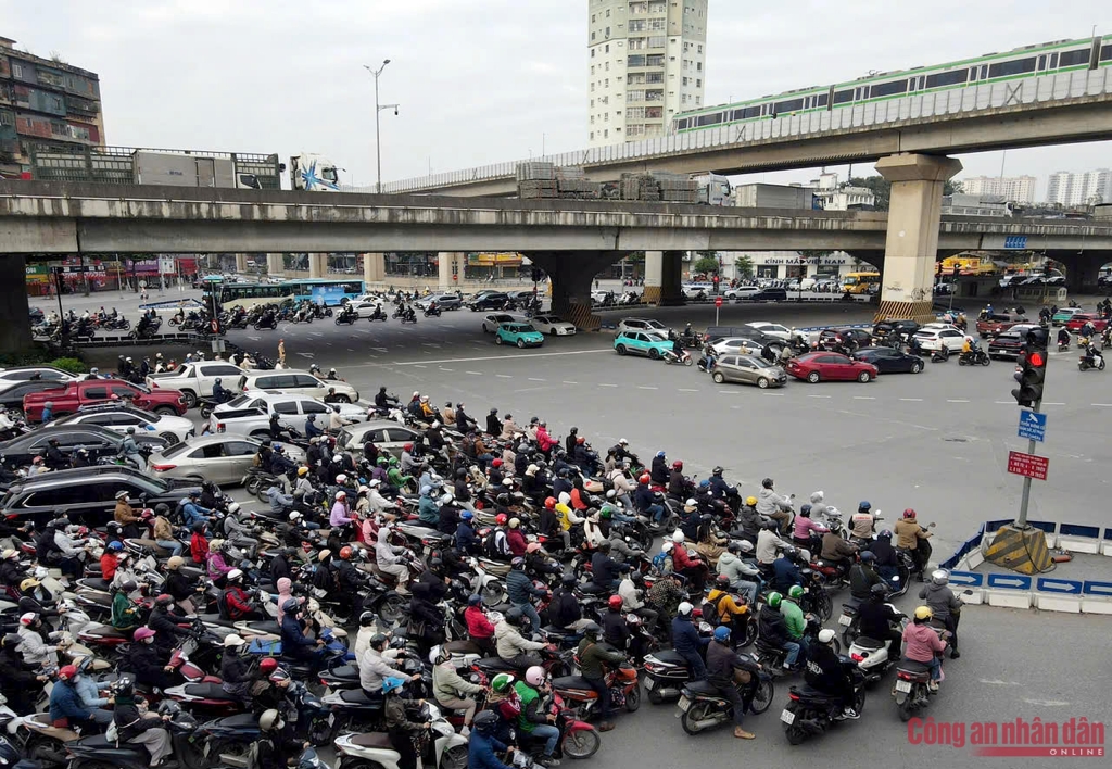 Hơn 1.800 camera AI ở Hà Nội hoạt động, người dân tham gia giao thông trật tự hơn