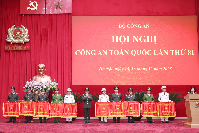 Trao tặng Huân chương, danh hiệu