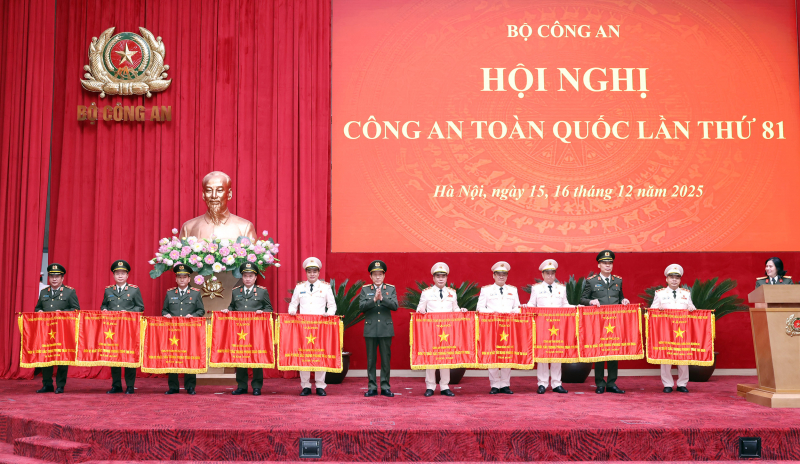 Trao tặng Huân chương, danh hiệu