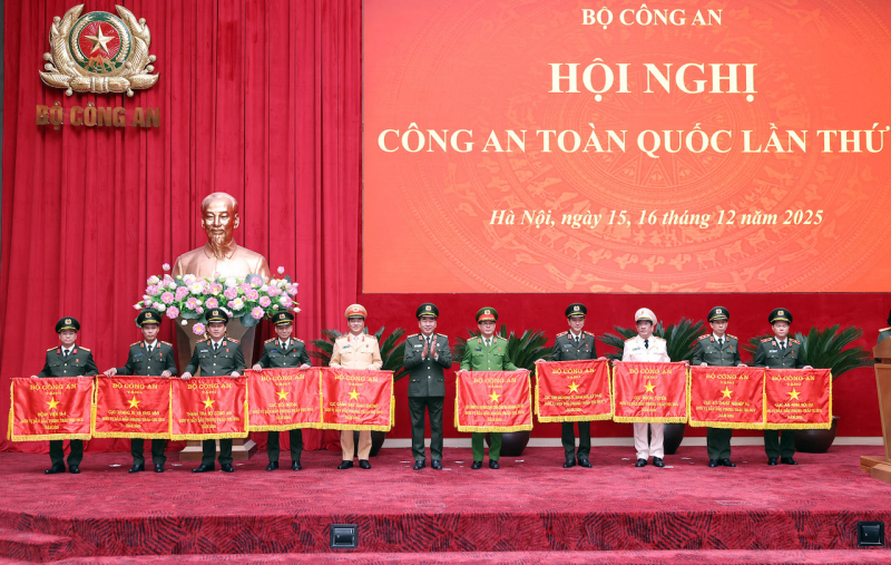 Trao tặng Huân chương, danh hiệu