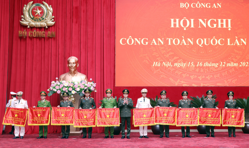 Trao tặng Huân chương, danh hiệu