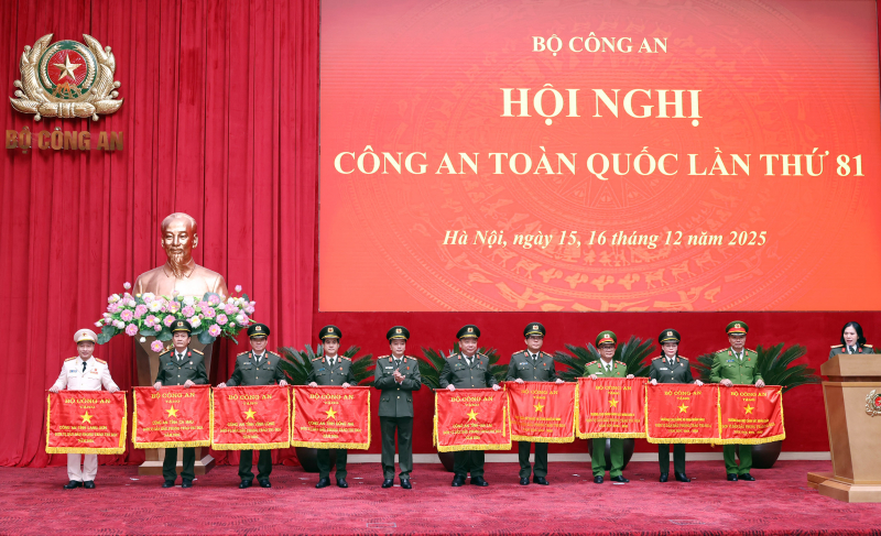 Trao tặng Huân chương, danh hiệu