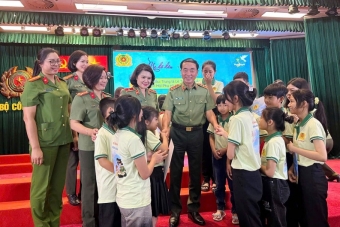 Phụ nữ CAND tiên phong gương mẫu cùng lực lượng CAND vững bước tiến vào kỷ nguyên mới