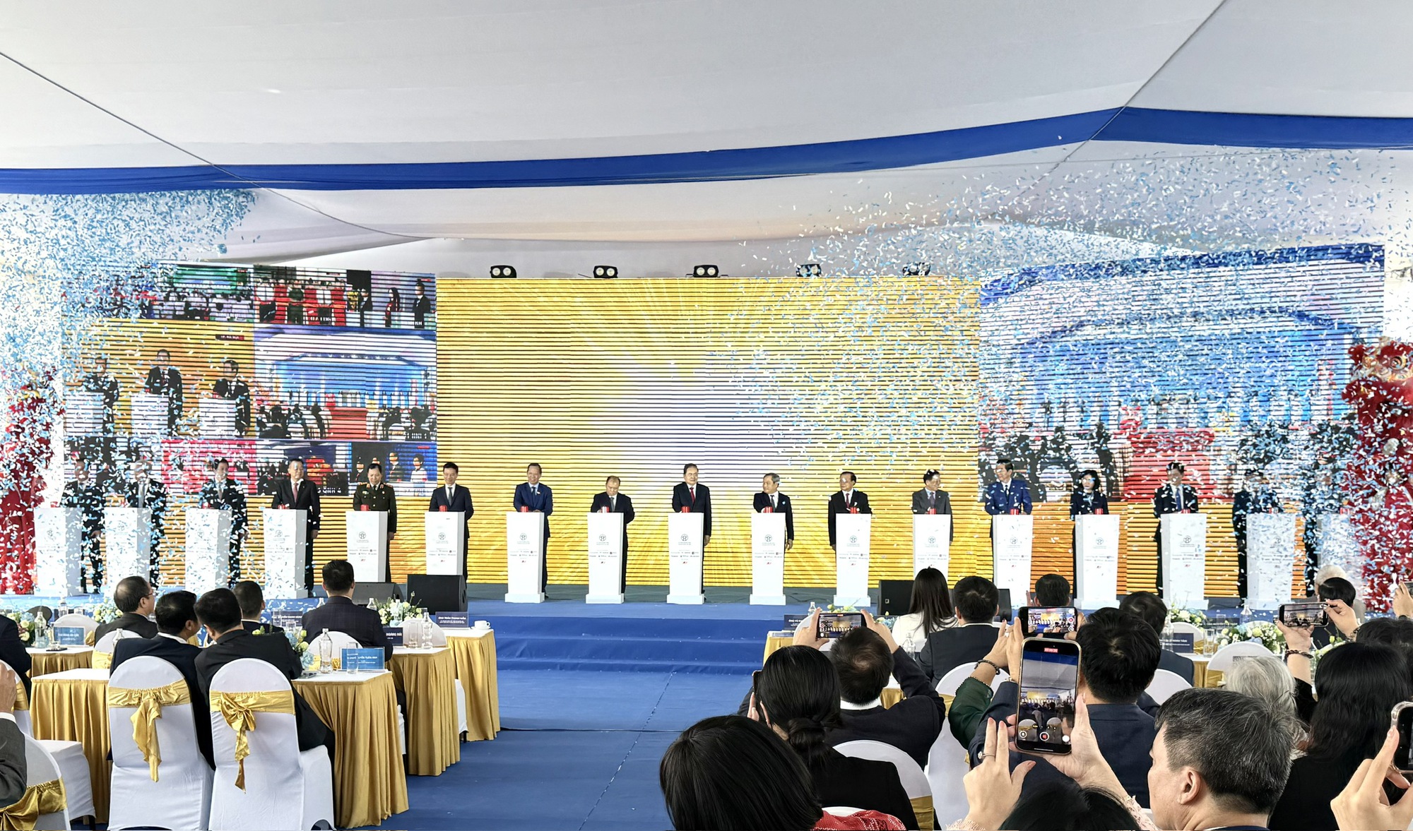 Thủ tướng Chính phủ và Chủ tịch Quốc hội dự lễ khởi công, khánh thành 234 dự án lớn trên cả nước