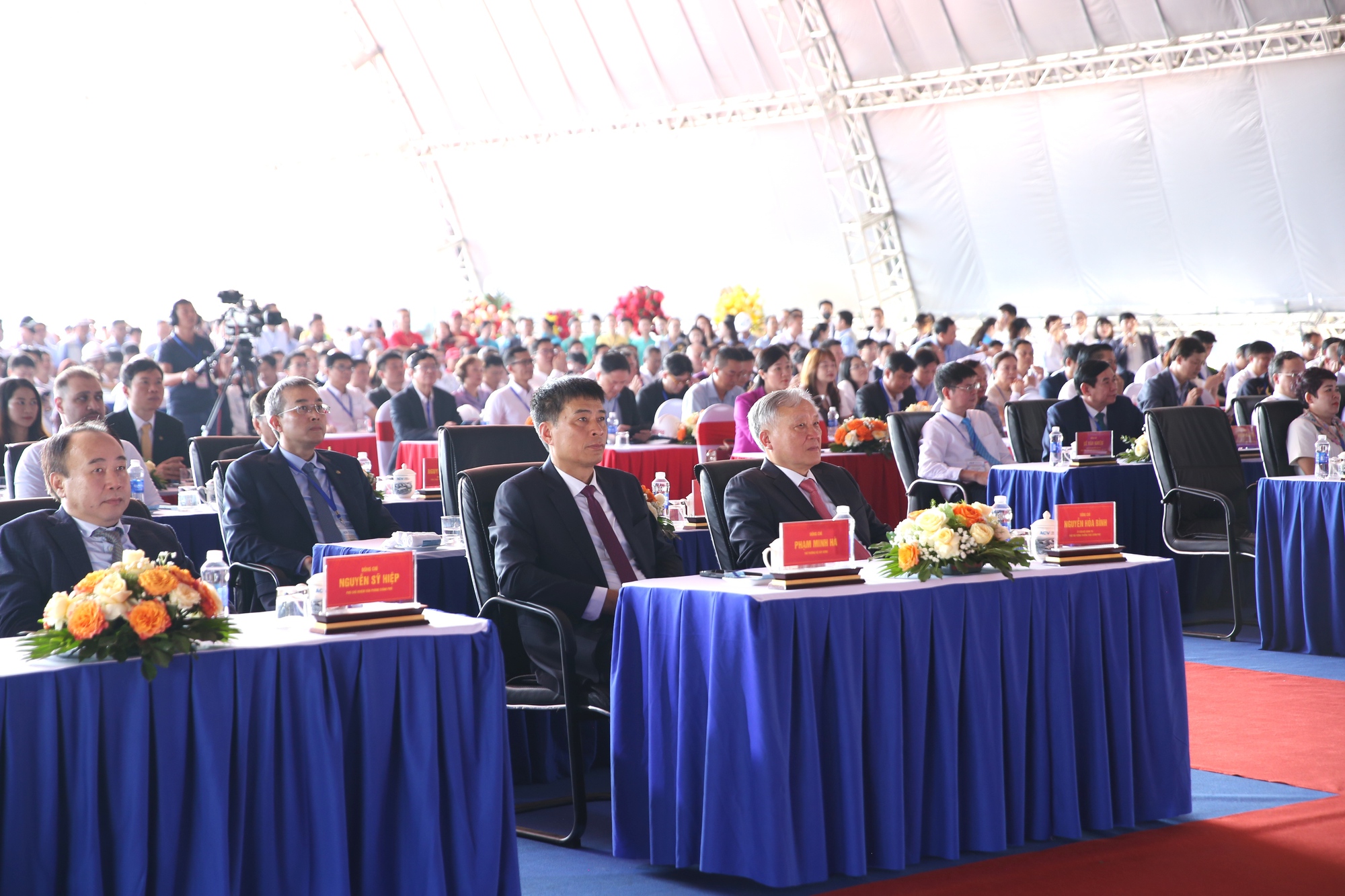 TỔNG THUẬT: Thủ tướng Chính phủ và Chủ tịch Quốc hội dự lễ khởi công, khánh thành 234 dự án lớn trên cả nước- Ảnh 13. TỔNG THUẬT: Thủ tướng Chính phủ và Chủ tịch Quốc hội dự lễ khởi công, khánh thành 234 dự án lớn trên cả nước- Ảnh 13.