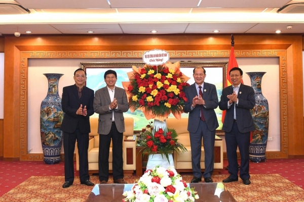 Hội Cựu CAND Việt Nam đến thăm và chúc mừng Hội Cựu Chiến binh Việt Nam