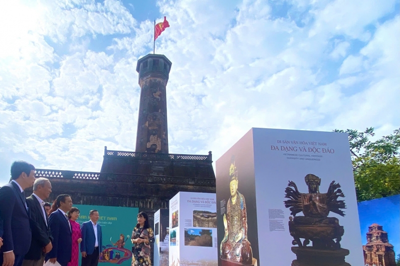 Trưng bày “Di sản văn hóa Việt Nam - Sức sống từ truyền thống đến hiện đại”