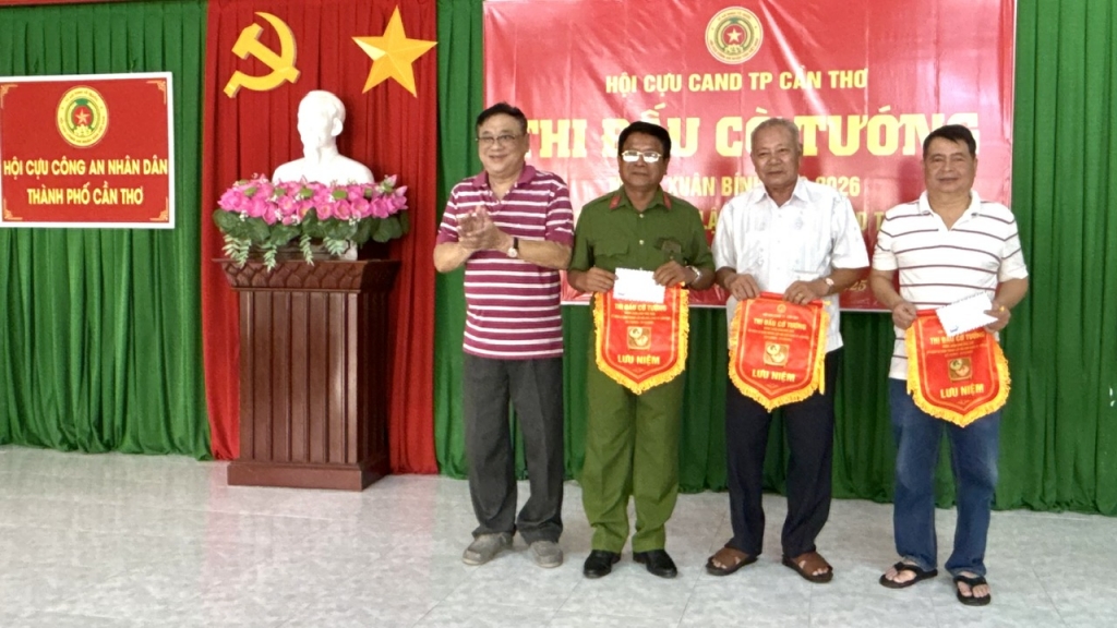 Giao lưu cờ tướng kỷ niệm 2 năm thành lập Hội Cựu CAND TP Cần Thơ