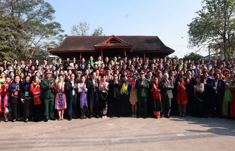 Thủ tướng: Xây dựng trường học khu vực miền núi, đồng bào dân tộc để gieo chữ, giữ nước -0