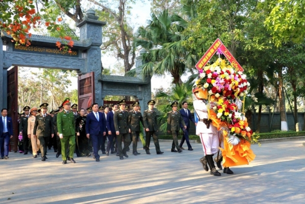 Bộ trưởng Lương Tam Quang dâng hoa, dâng hương tại Khu di tích Quốc gia đặc biệt Kim Liên