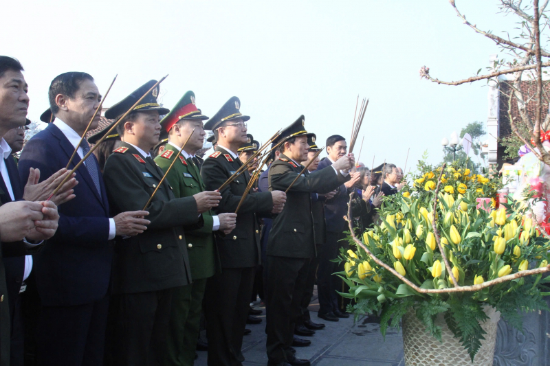 Bộ trưởng Lương Tam Quang dâng hoa, dâng hương tại Khu di tích Quốc gia đặc biệt Kim Liên -0