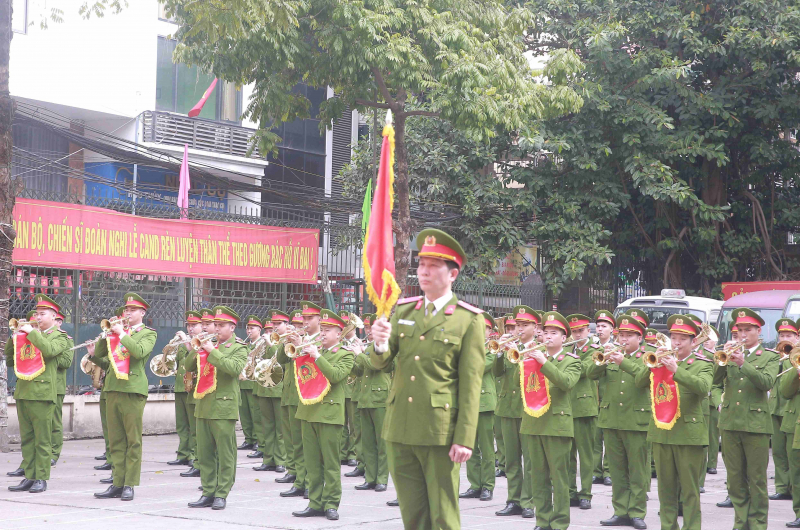 Dàn nhạc kèn CAND lớn nhất từ trước đến nay biểu diễn chào mừng Đại hội Đảng -1