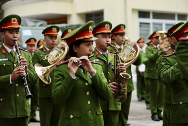 Dàn nhạc kèn CAND lớn nhất từ trước đến nay biểu diễn chào mừng Đại hội Đảng
