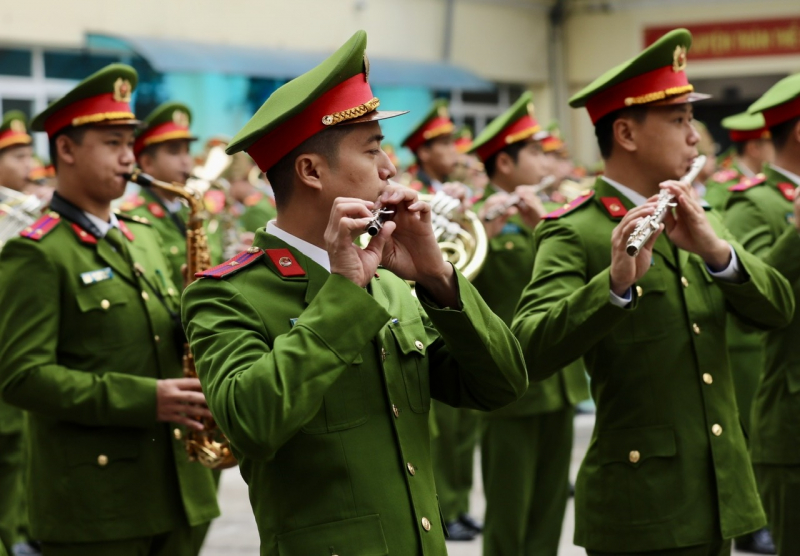 Dàn nhạc kèn CAND lớn nhất từ trước đến nay biểu diễn chào mừng Đại hội Đảng -8