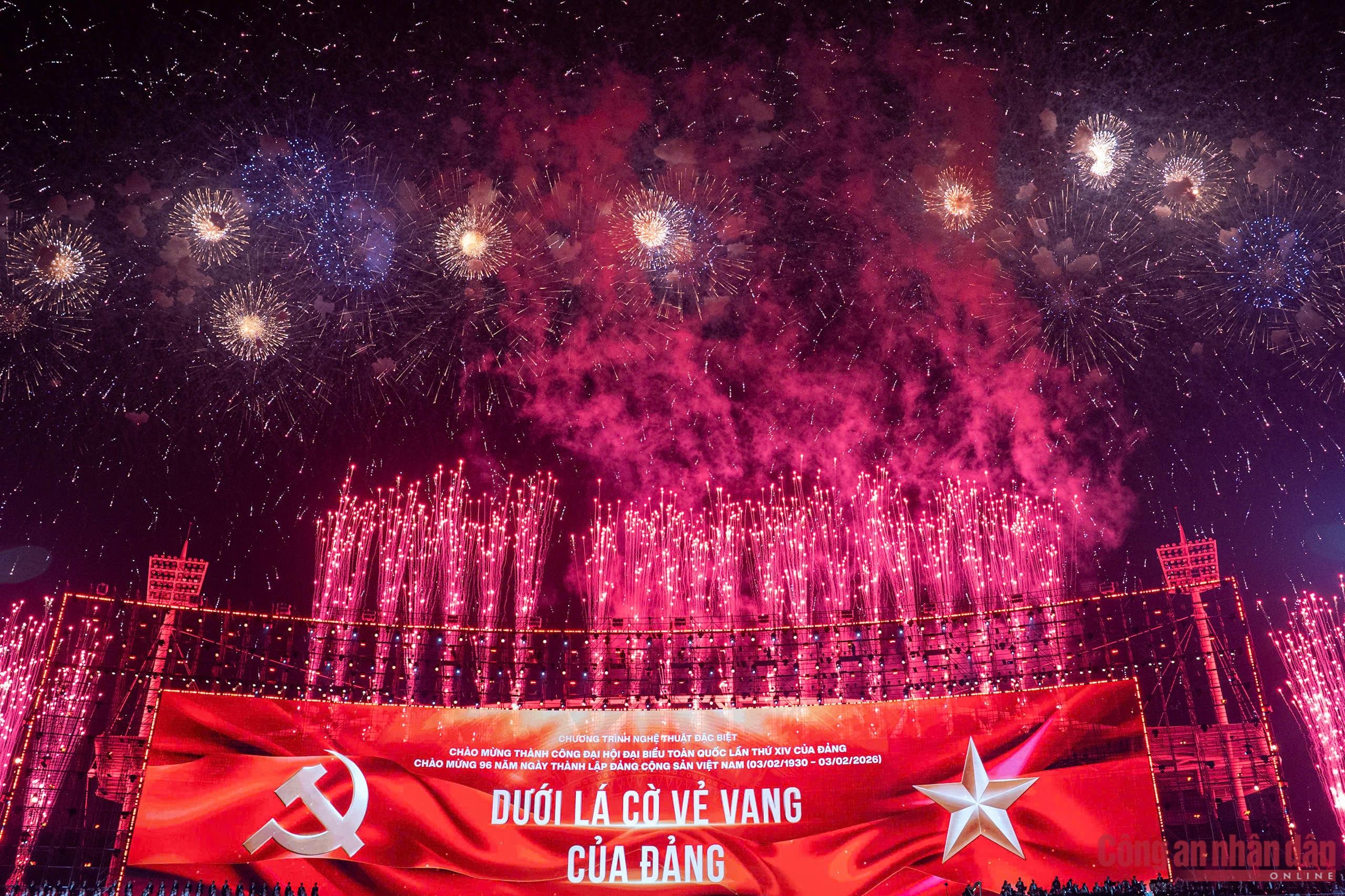 “Dưới lá cờ vẻ vang của Đảng” – Bản hùng ca chào mừng thành công Đại hội XIV