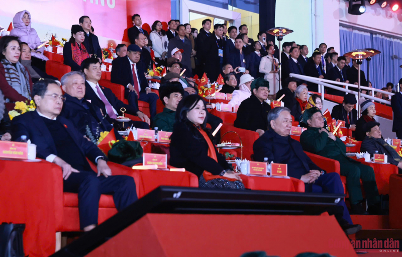 “Dưới lá cờ vẻ vang của Đảng” – Bản hùng ca chào mừng thành công Đại hội XIV -2