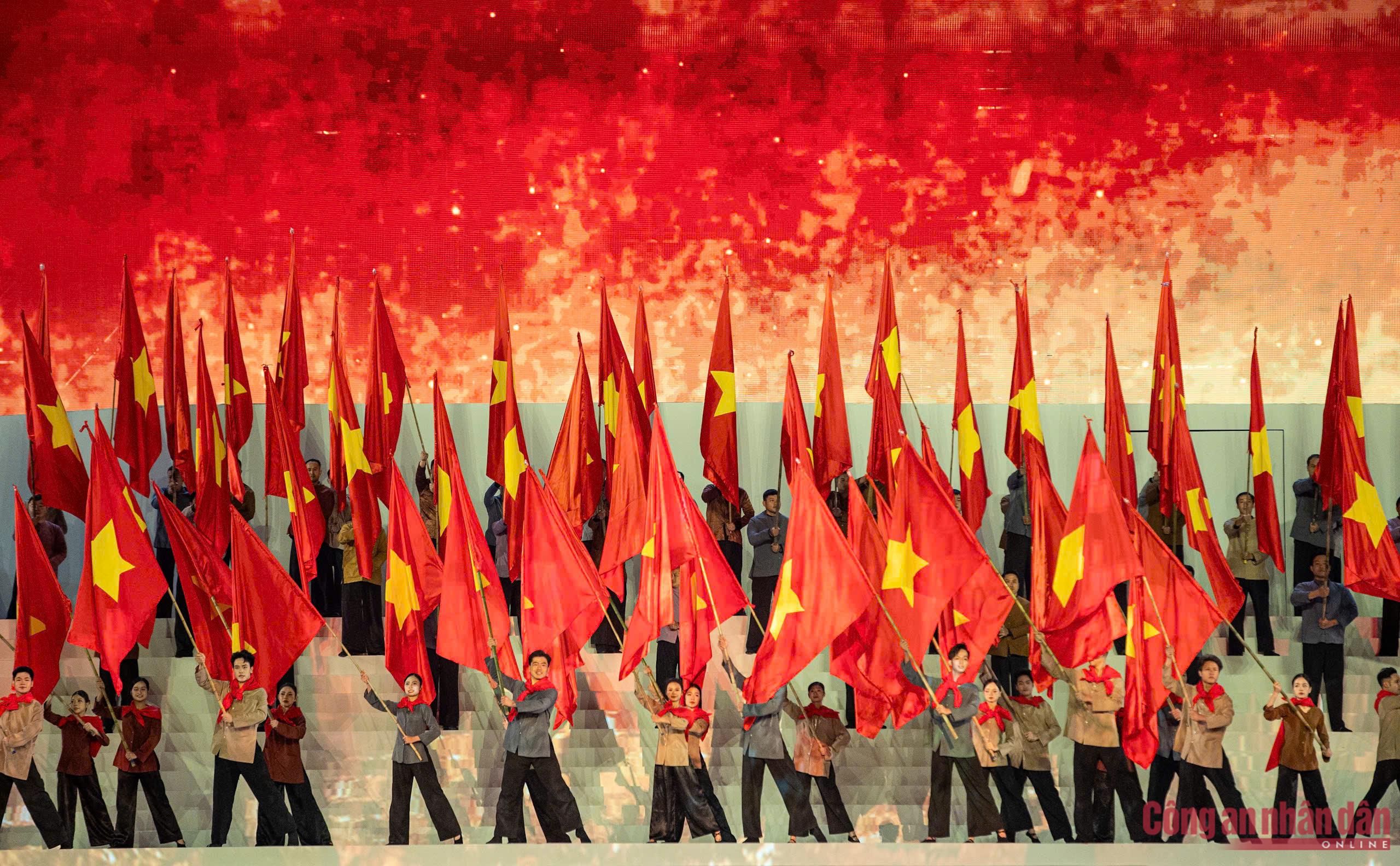 “Dưới lá cờ vẻ vang của Đảng” – Bản hùng ca chào mừng thành công Đại hội XIV -4