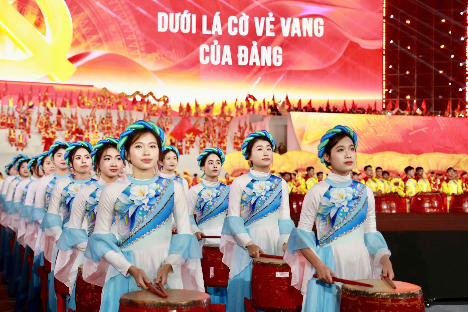 Những hình ảnh ấn tượng của CAND trong chương trình nghệ thuật chào mừng thành công Đại hội Đảng -1