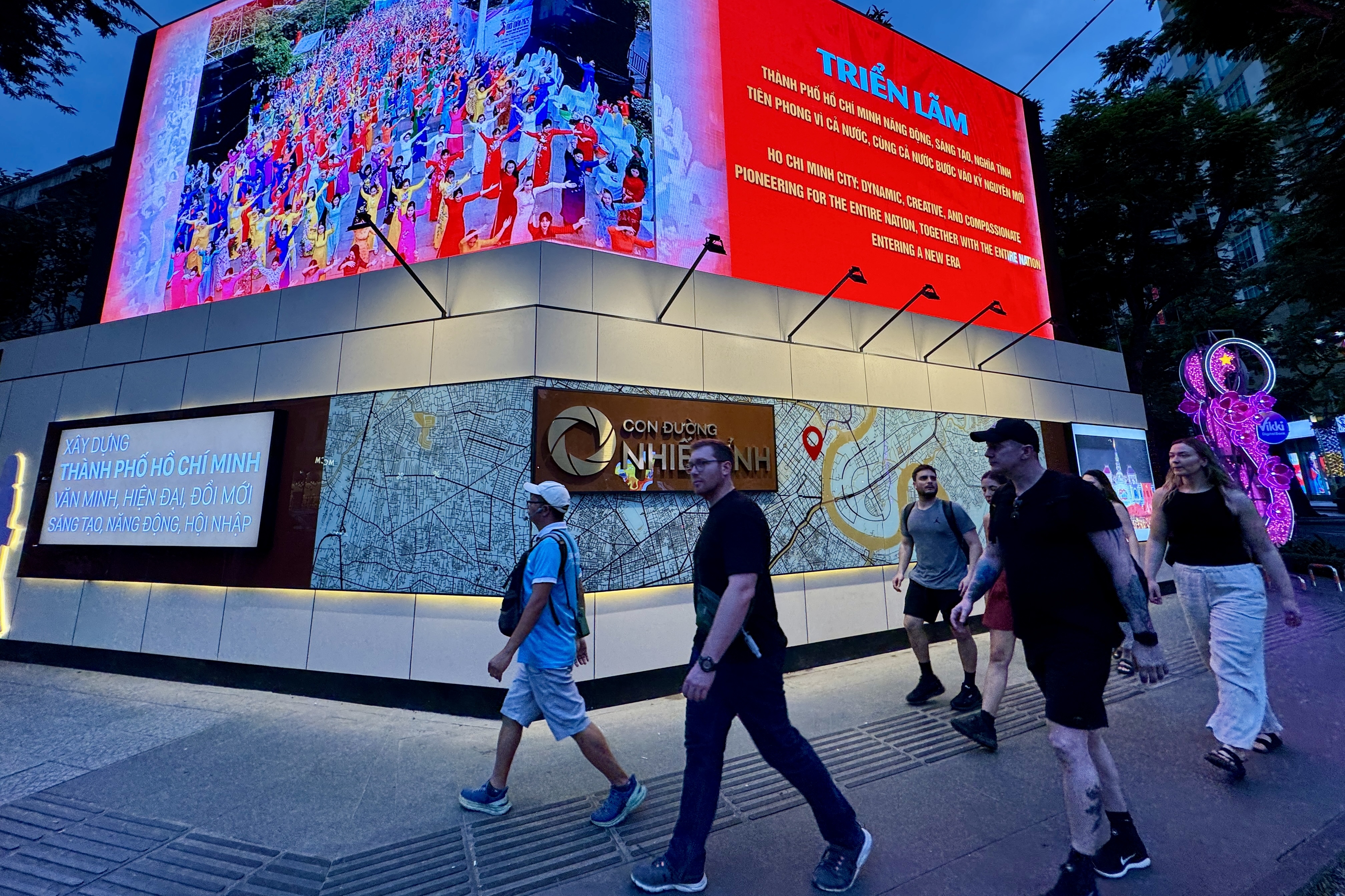 TP Hồ Chí Minh: Khánh thành "Con đường nhiếp ảnh" chào mừng thành công Đại hội XIV của Đảng