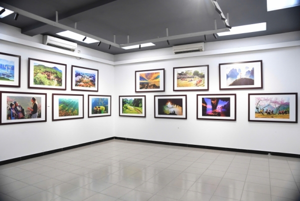 Triển lãm ảnh “Mừng Đảng, Mừng Xuân và Chào mừng thành công Đại hội lần thứ XIV của Đảng”