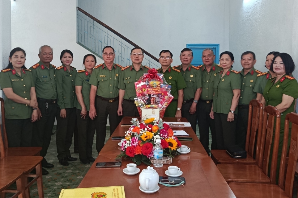Khánh Hoà: Ban Giám đốc Công an tỉnh thăm và chúc Tết Hội Cựu CAND tỉnh