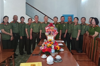 Khánh Hoà: Ban Giám đốc Công an tỉnh thăm và chúc Tết Hội Cựu CAND tỉnh