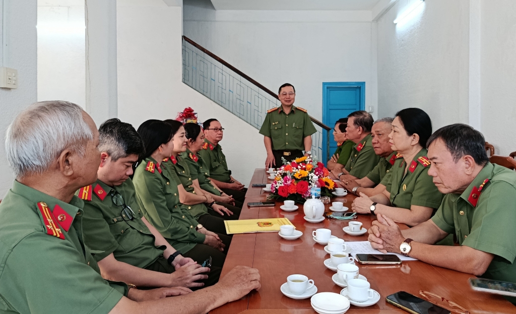 Khánh Hoà: Ban Giám đốc Công an tỉnh thăm và chúc Tết Hội Cựu CAND tỉnh