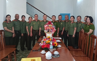 Khánh Hoà: Ban Giám đốc Công an tỉnh thăm và chúc Tết Hội Cựu CAND tỉnh