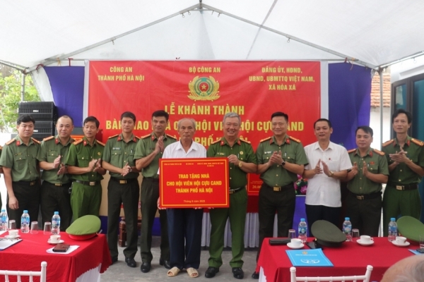 Khánh thành, bàn giao nhà cho hội viên cựu CAND có hoàn cảnh khó khăn tại xã Hòa Xá