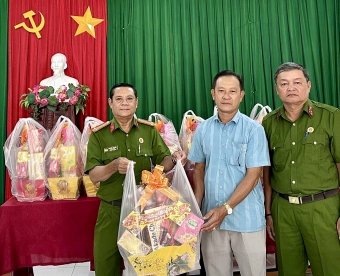 Cần Thơ: Các Chi hội Cựu CAND phường, xã tích cực giúp người dân đón Tết