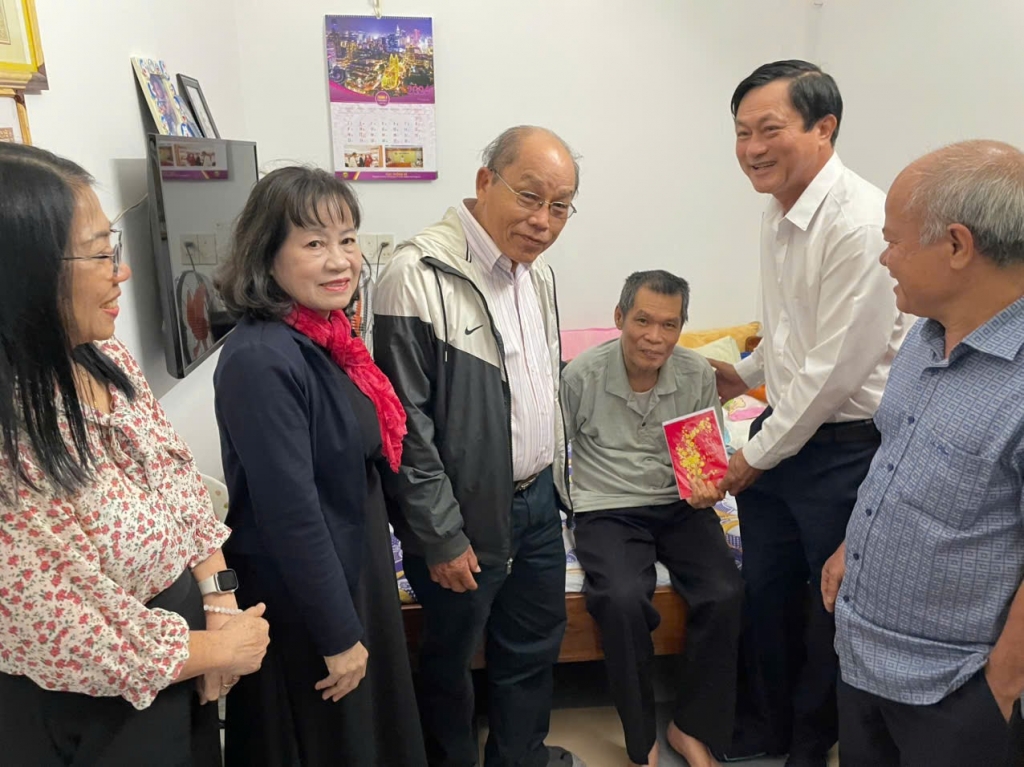 Khánh Hòa: Chi hội Cựu CAND phường Nha Trang thăm, chúc Tết hội viên