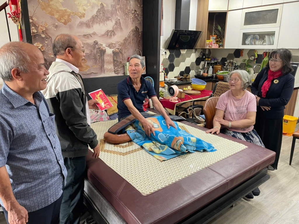 Khánh Hòa: Chi hội Cựu CAND phường Nha Trang thăm, chúc Tết hội viên