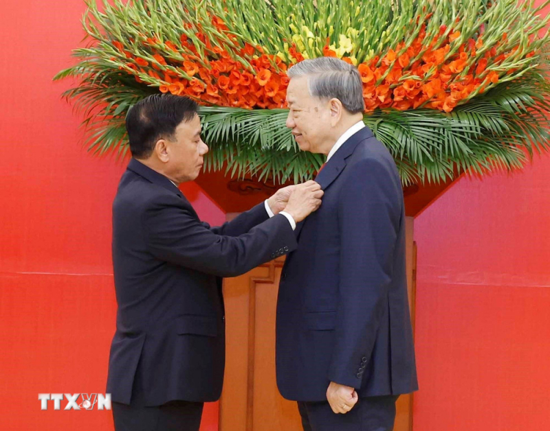 Trao Huy hiệu 45 năm tuổi Đảng tặng Tổng Bí thư Tô Lâm -0
