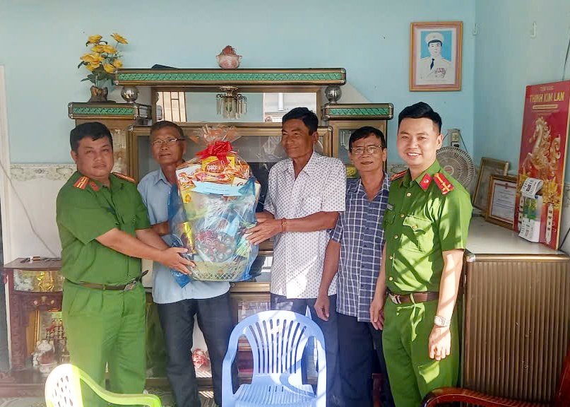 Hội Cựu CAND TP Cần Thơ: Ấm áp nghĩa tình đồng đội trong các hoạt động chăm lo Tết Bính Ngọ 2026