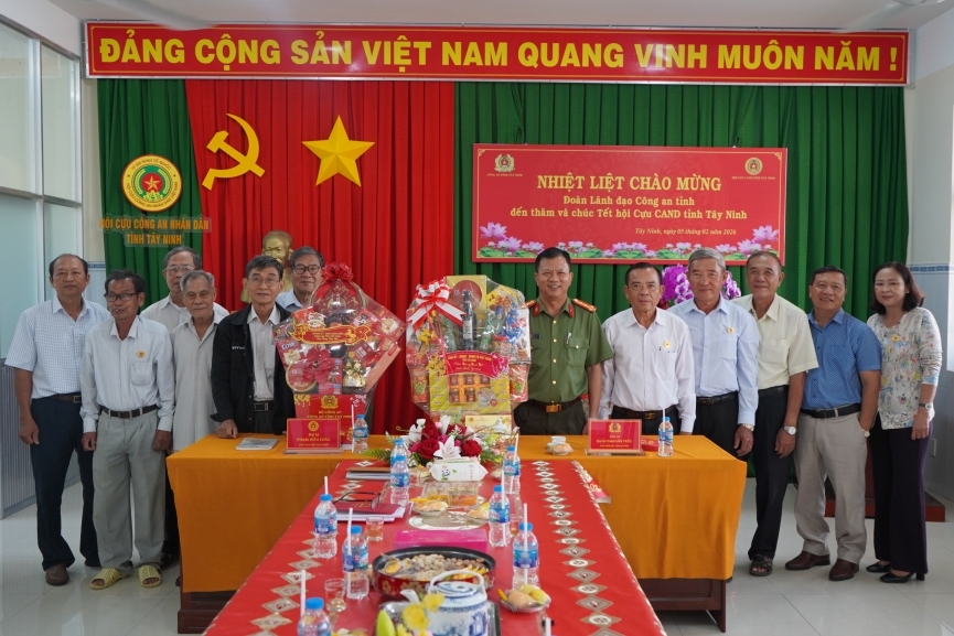 Đại tá Phan Văn Triều thăm, chúc Tết Hội Cựu CAND tỉnh Tây Ninh