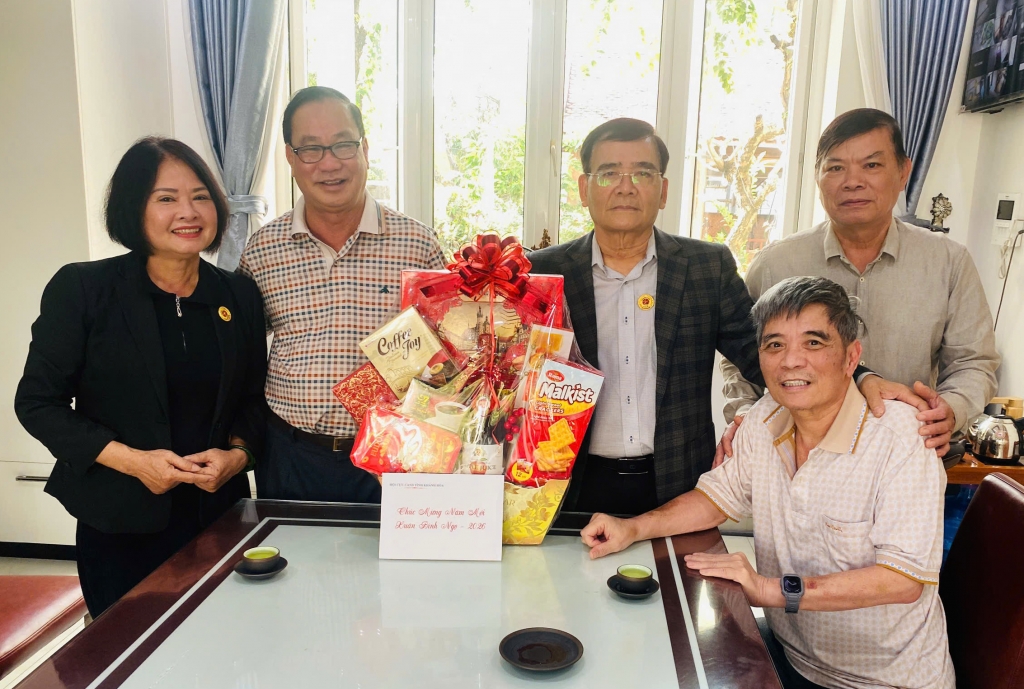 Hội Cựu CAND tỉnh Khánh Hòa thăm và chúc Tết hội viên cao tuổi